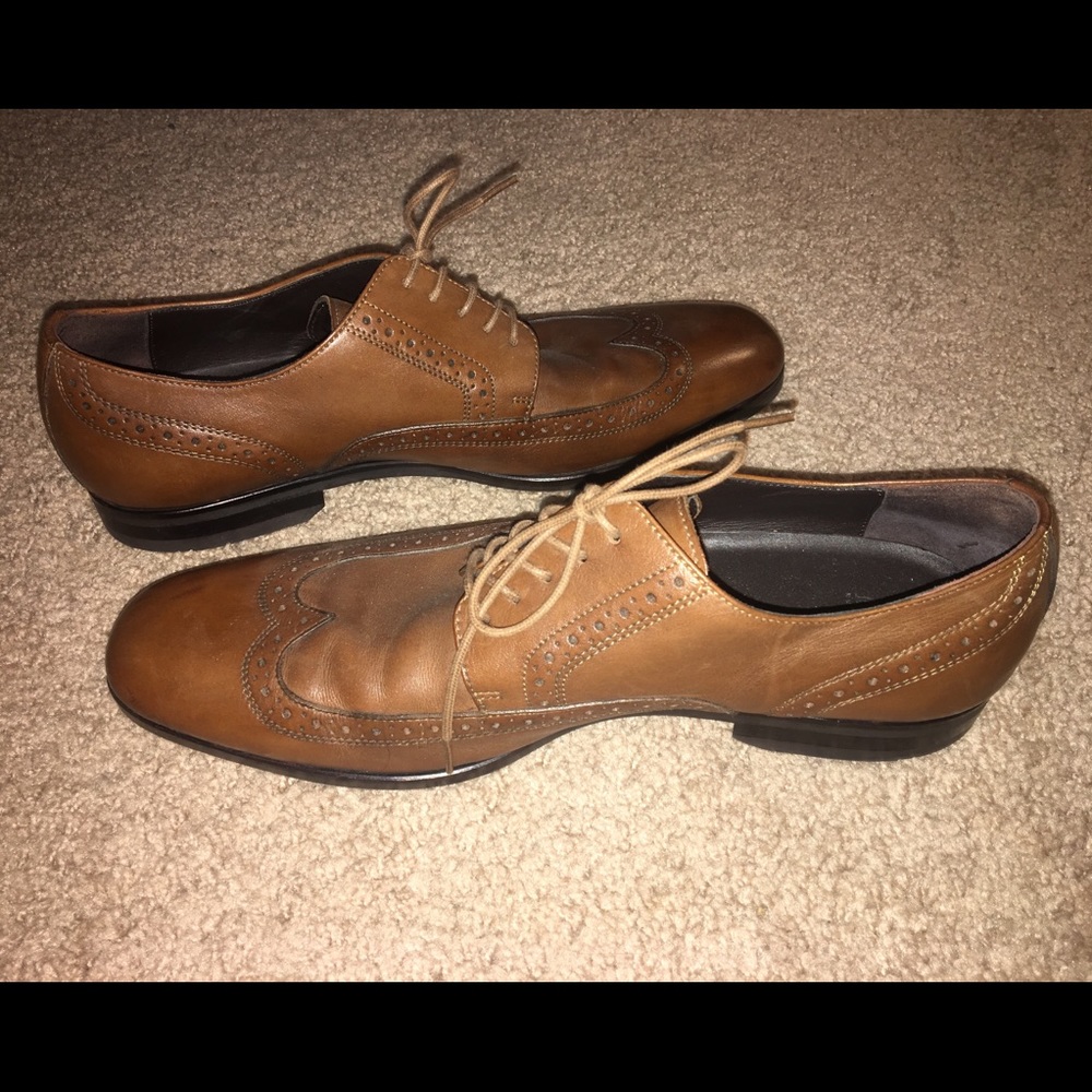 Men’s Hugo Boss leather wingtip dress shoes